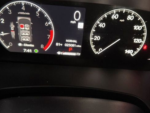 Used 2024 Honda Pilot Touring image 2