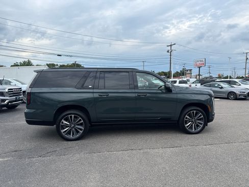 Used 2025 Cadillac Escalade ESV Sport w/ Touring Package AWD/4WD image 6