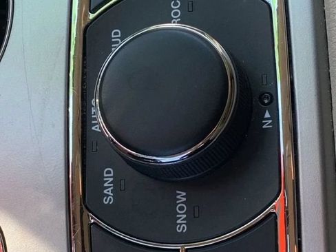 Used 2019 Jeep Grand Cherokee Limited AWD/4WD image 33