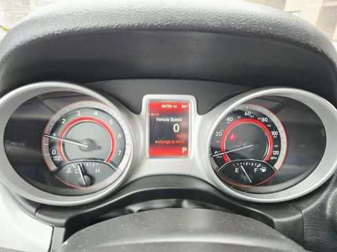 Used 2019 Dodge Journey SE image 18