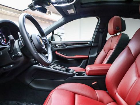 Used 2025 Porsche Macan Turbo image 20