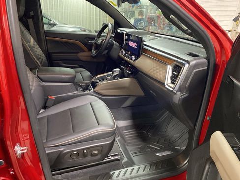 Certified 2024 GMC Canyon Denali image 12