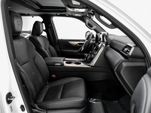 Used 2024 Lexus LX 600 F Sport image 32