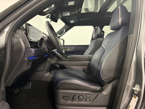 Used 2026 INFINITI QX80 4WD w/ Sport Exterior Package image 9