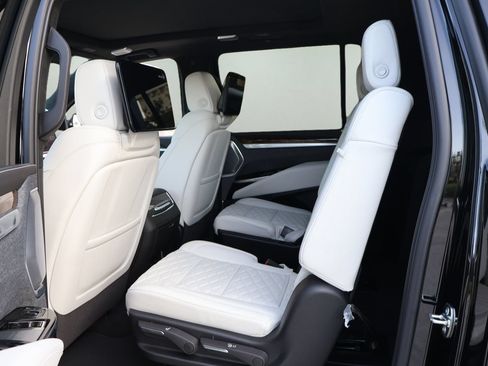 New 2026 Cadillac Escalade ESV Platinum Sport w/ LPO, ONYX Package AWD/4WD image 13