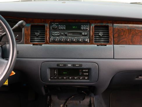 Used 1999 Lincoln Town Car Executive image 40