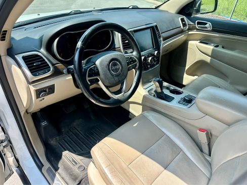Used 2017 Jeep Grand Cherokee Limited w/ Luxury Group II AWD/4WD image 10