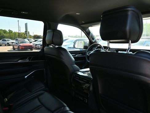Used 2024 Jeep Wagoneer 4WD image 21