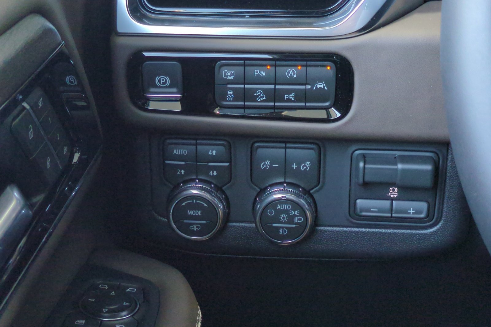 Used 2026 GMC Yukon XL Denali Ultimate AWD/4WD image 34