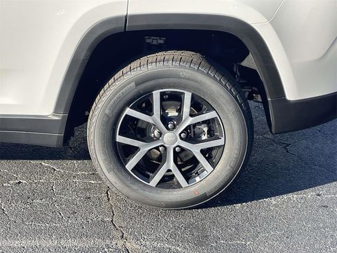 New 2025 Jeep Grand Cherokee Limited image 11