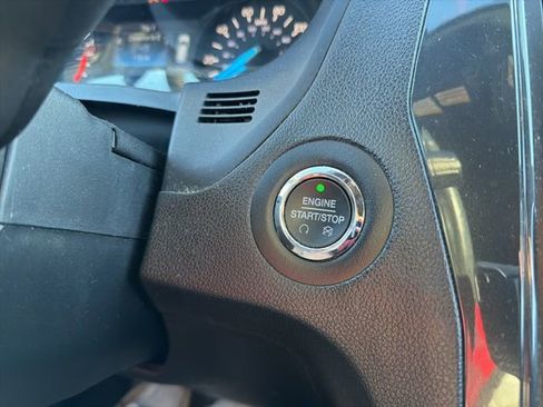 Used 2019 Ford Explorer XLT image 34