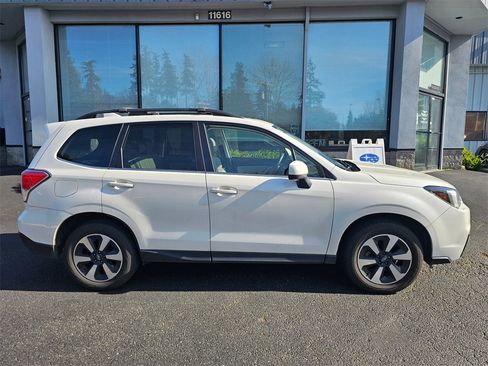 Used 2017 Subaru Forester 2.5i Limited w/ Popular Package #2 image 8
