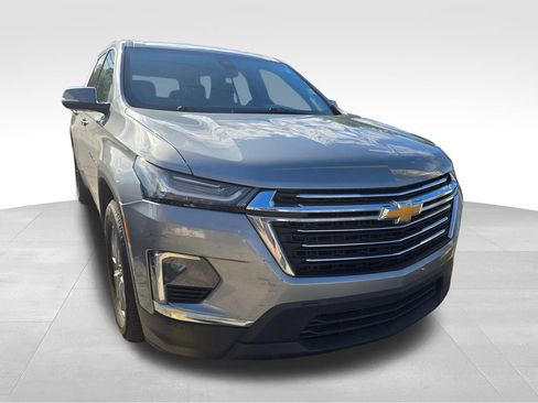 Used 2023 Chevrolet Traverse LT FWD image 7