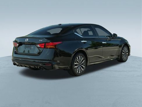 Used 2023 Nissan Altima 2.5 SV w/ SV Premium Package FWD image 8