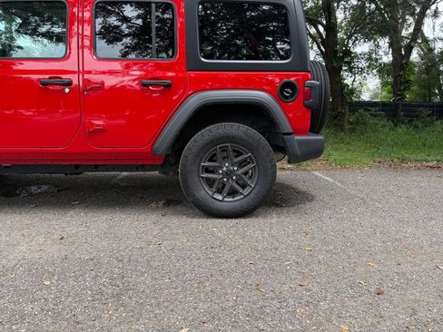 Used 2025 Jeep Wrangler Unlimited Sport AWD/4WD image 9