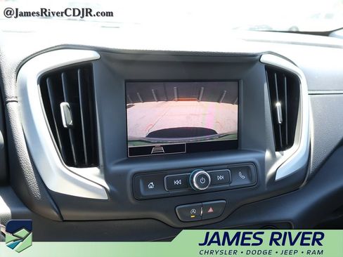 Used 2024 GMC Terrain SLE FWD image 32