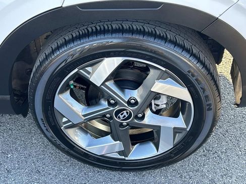 Used 2023 Hyundai Venue SEL image 14