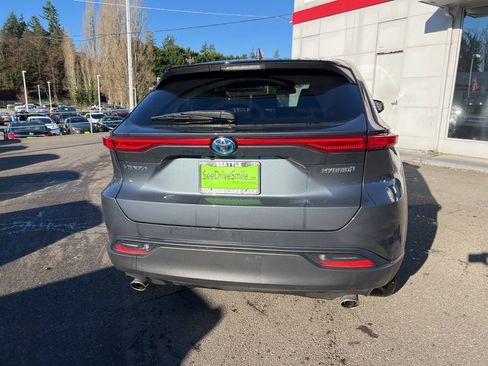 Used 2021 Toyota Venza LE image 5