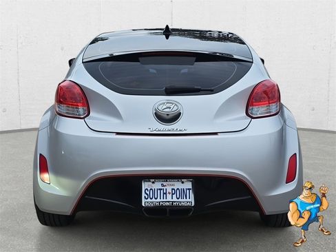 Used 2017 Hyundai Veloster Value Edition image 6