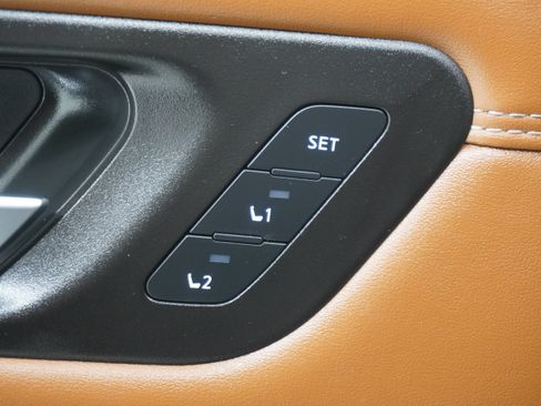 Used 2023 Nissan Pathfinder Platinum FWD image 18