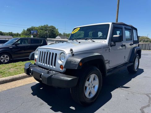 Used 2011 Jeep Wrangler Unlimited Sport AWD/4WD image 3