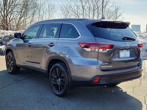 Used 2019 Toyota Highlander SE image 4