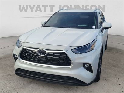 Used 2023 Toyota Highlander XLE