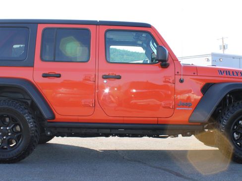 Used 2023 Jeep Wrangler Unlimited w/ Cold Weather Group AWD/4WD image 6