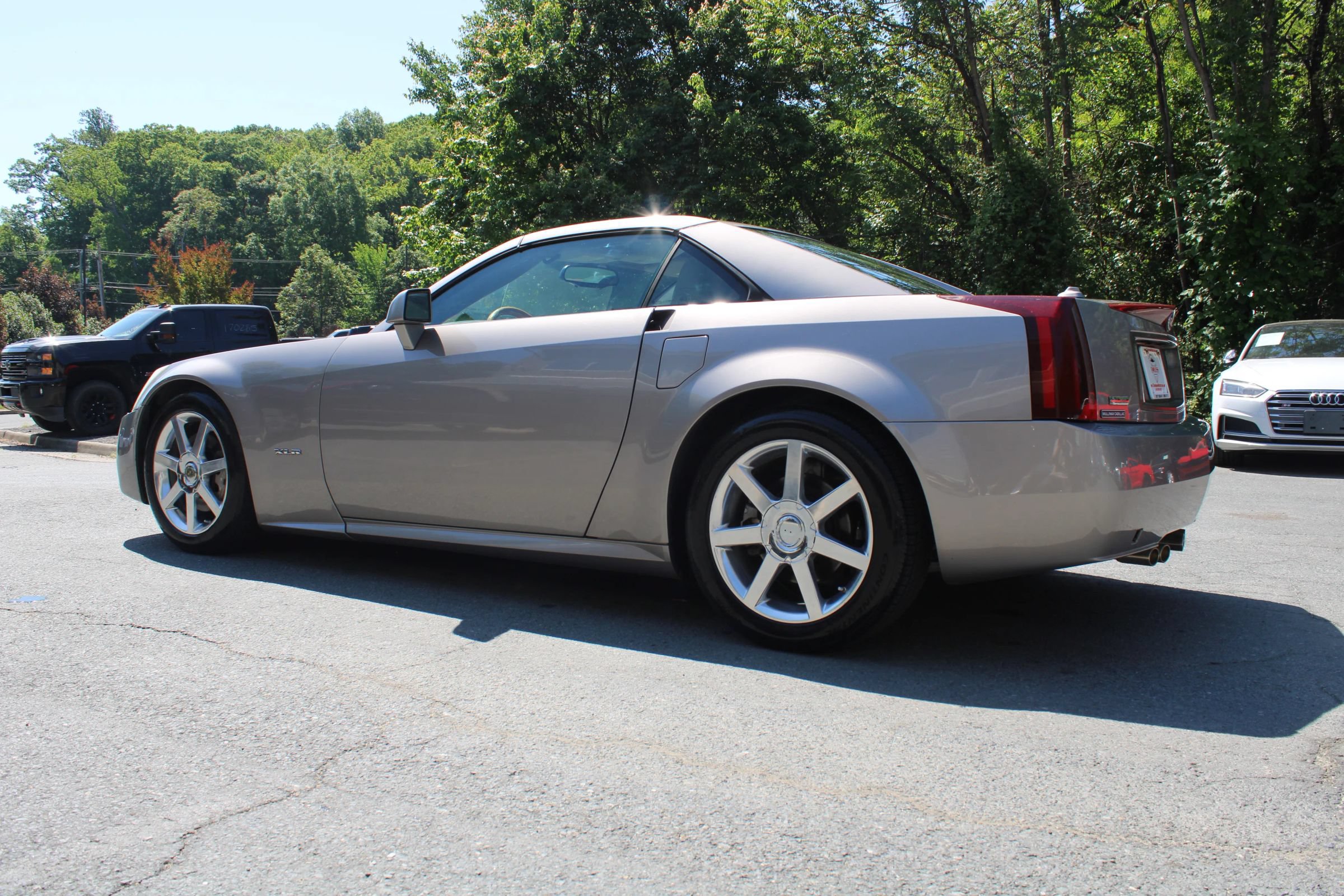 Used 2005 Cadillac XLR RWD image 4