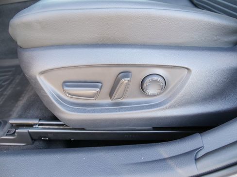 Used 2023 Toyota Camry SE image 16