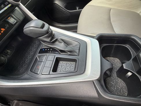Used 2019 Toyota RAV4 XLE w/ Convenience Package FWD image 28