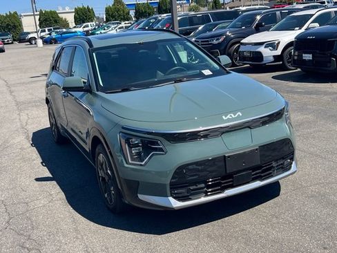 Certified 2023 Kia Niro Wave w/ Wave Preserve Package FWD image 5