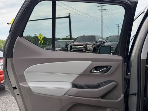 Used 2018 Chevrolet Traverse LT FWD image 22