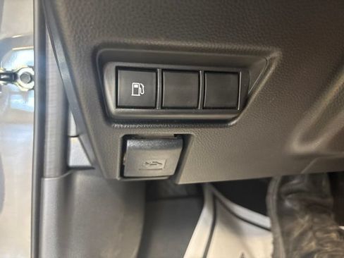 Used 2025 Toyota Prius LE FWD image 30