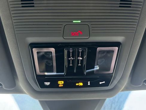 Used 2024 Volkswagen Atlas Peak Edition SE image 36