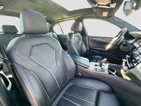 Used 2018 BMW 530e xDrive image 16