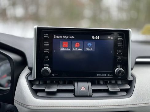 Used 2020 Toyota RAV4 XLE image 12