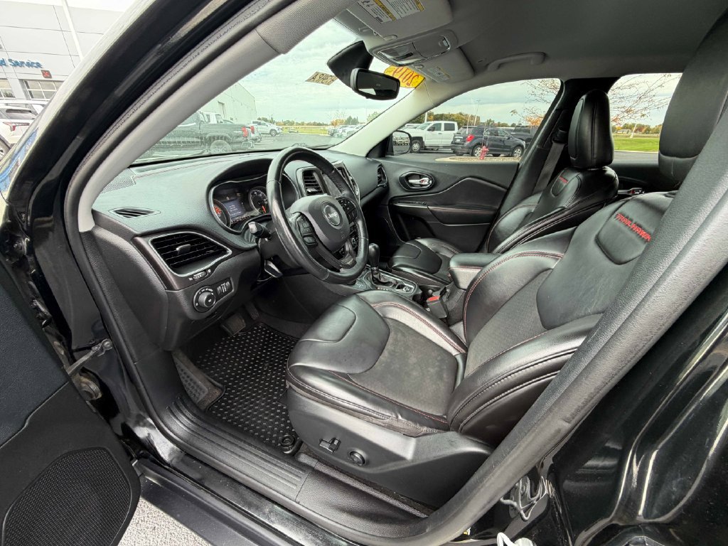 Used 2019 Jeep Cherokee Trailhawk w/ Cold Weather Group AWD/4WD image 17