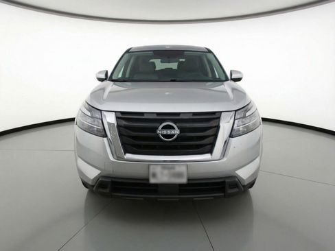 Used 2025 Nissan Pathfinder SV image 2
