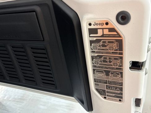 Used 2022 Jeep Wrangler Unlimited Sport AWD/4WD image 19