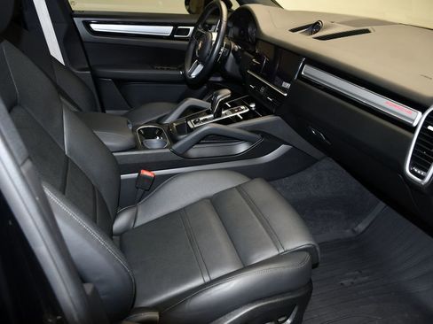 Certified 2023 Porsche Cayenne Platinum Edition AWD/4WD image 32