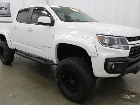 Used 2022 Chevrolet Colorado LT w/ LT Convenience Package AWD/4WD image 4