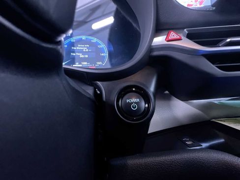 Used 2025 Toyota Sienna Limited image 17