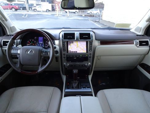 Used 2016 Lexus GX 460 image 17