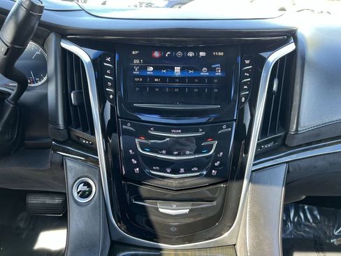 Used 2016 Cadillac Escalade Platinum image 26