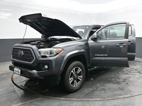 Used 2019 Toyota Tacoma TRD Sport image 34