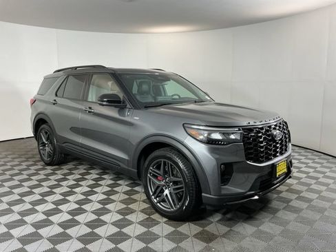 Used 2026 Ford Explorer ST-Line w/ ST-Line Street Pack AWD/4WD image 3