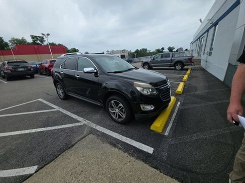 Used 2017 Chevrolet Equinox Premier w/ Enhanced Convenience Package AWD/4WD image 4