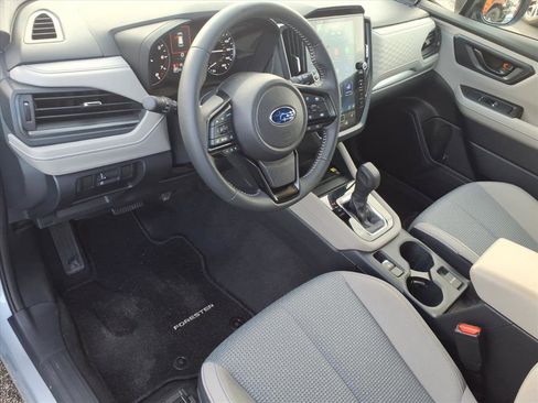 Used 2025 Subaru Forester Premium image 6