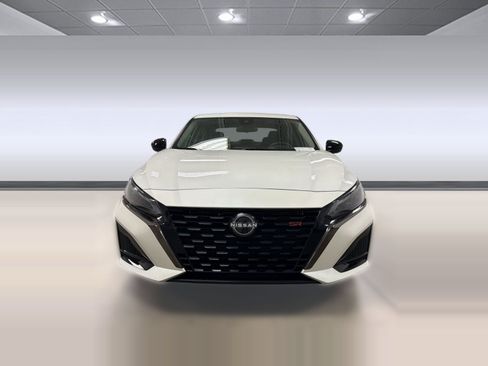 Used 2024 Nissan Altima 2.5 SR FWD image 6
